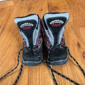 Kids Hiking Boots - Black and Gray